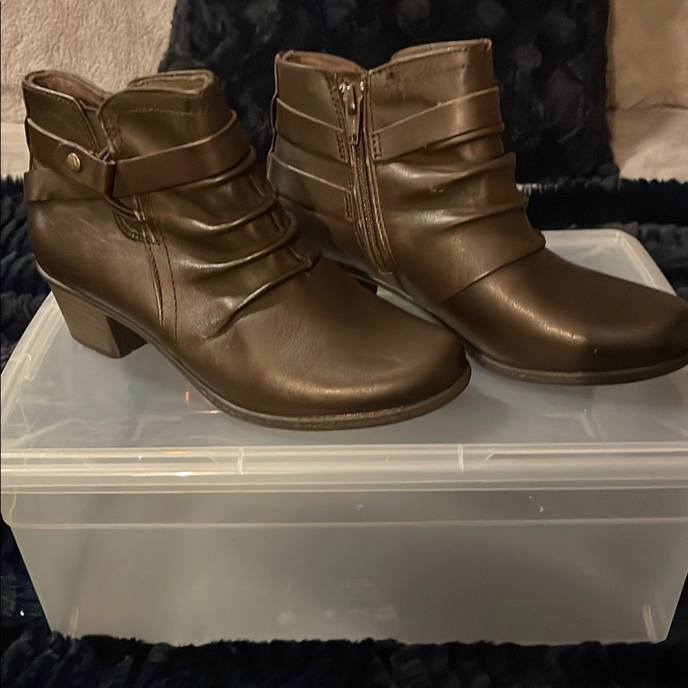 Brown Leather Ankle Boots with Straps and Zipper